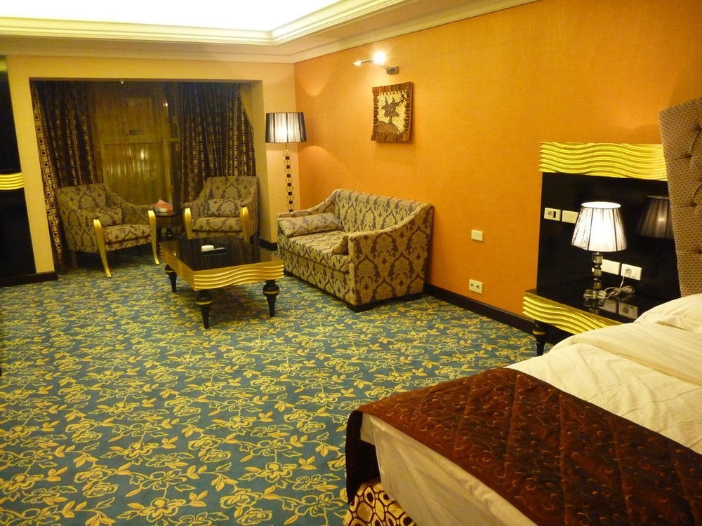 Basra International Hotel Zimmer foto